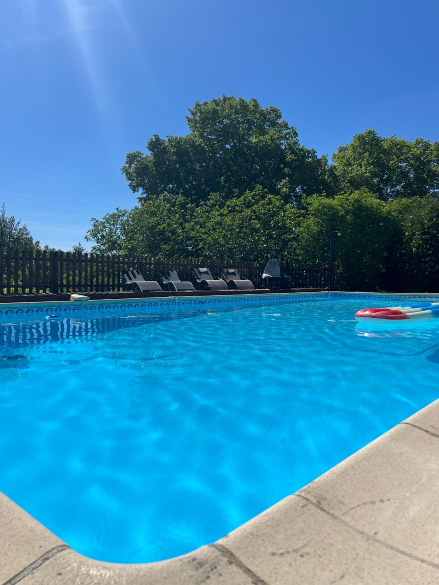 Entire Apartment With Swimming Pool Near Aubeterre Saint-Romain  Exterior photo