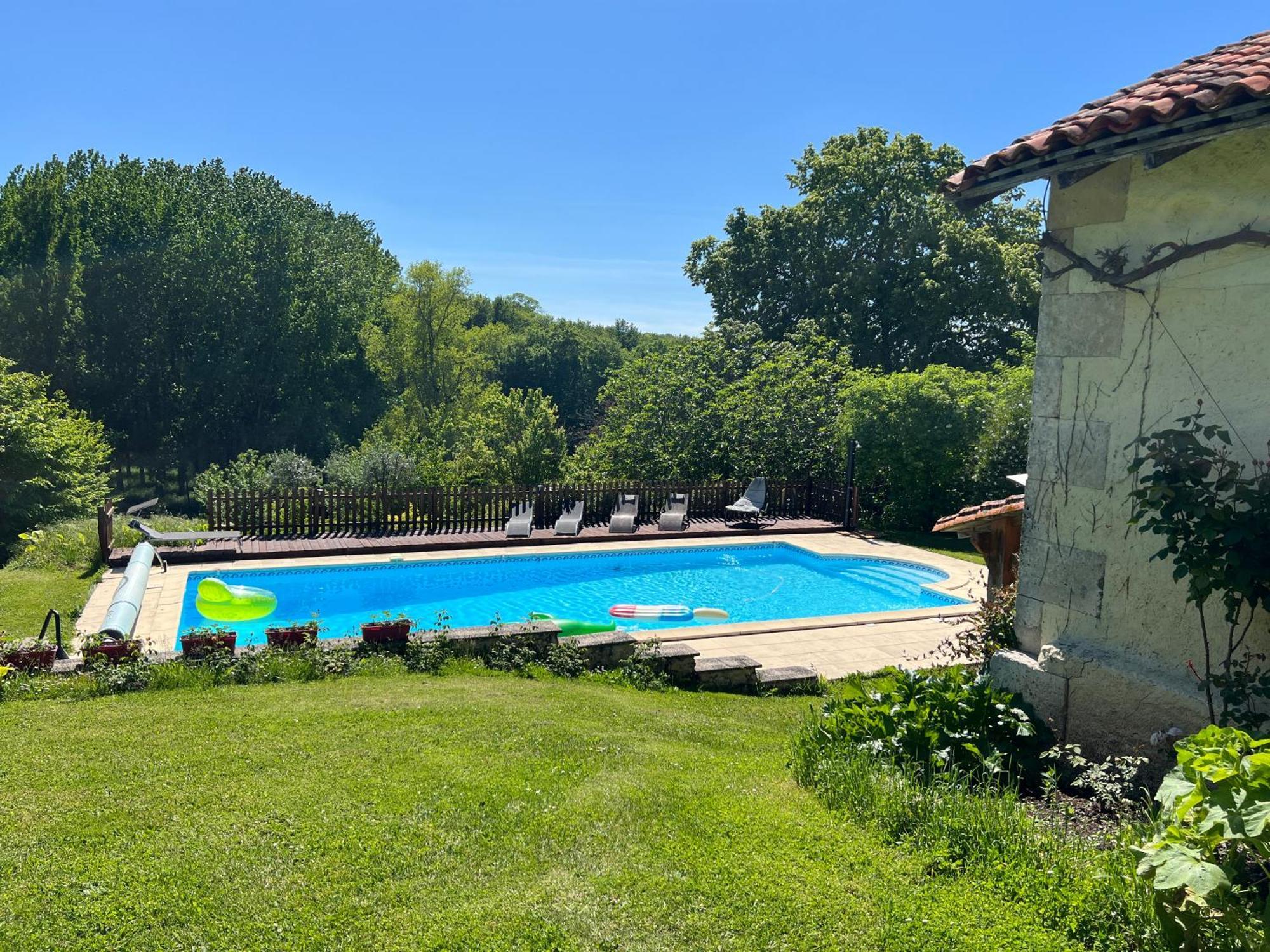 Entire Apartment With Swimming Pool Near Aubeterre Saint-Romain  Exterior photo